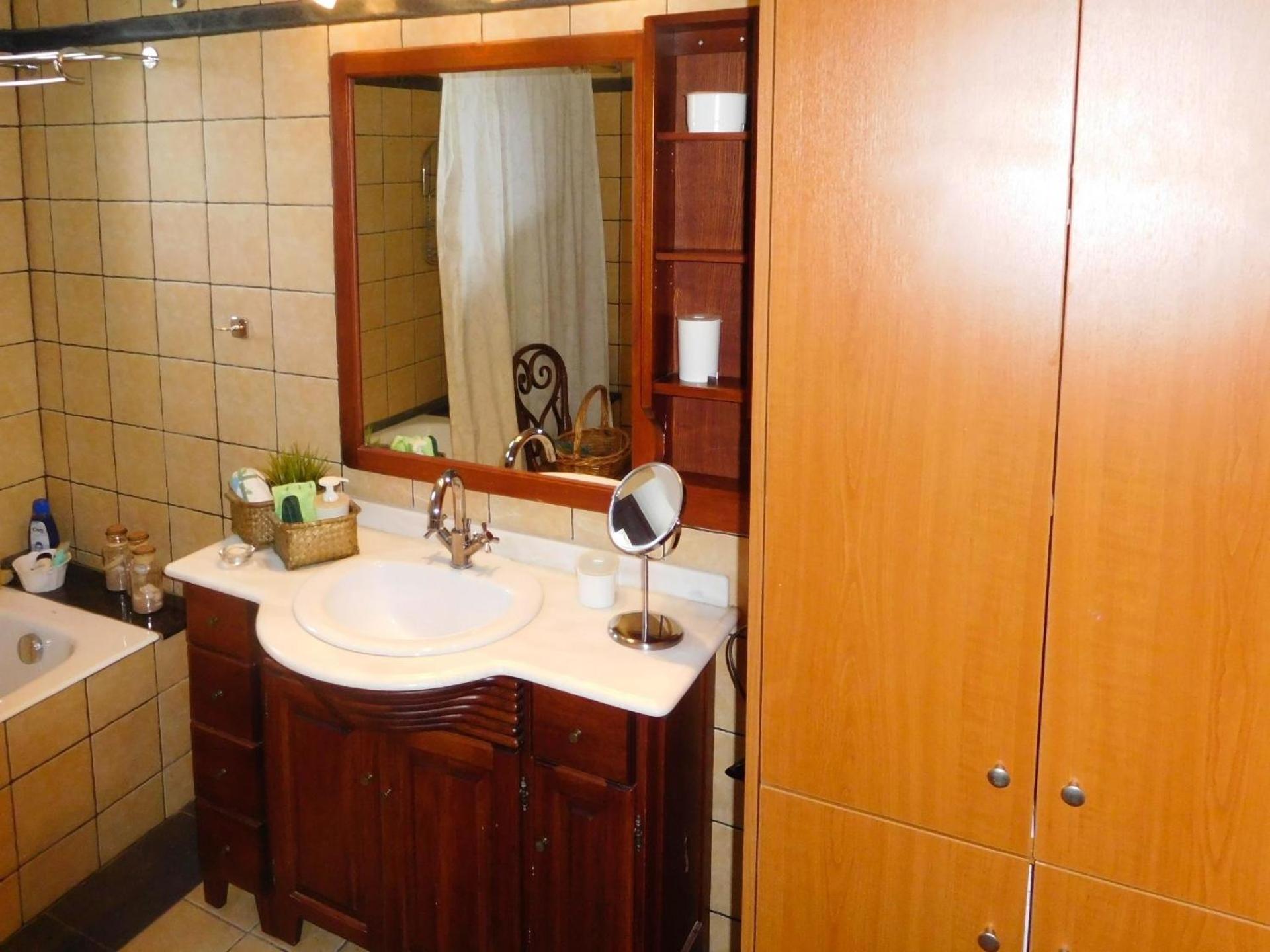 Geräumiges Ferienhaus mit Pool auf Salamina