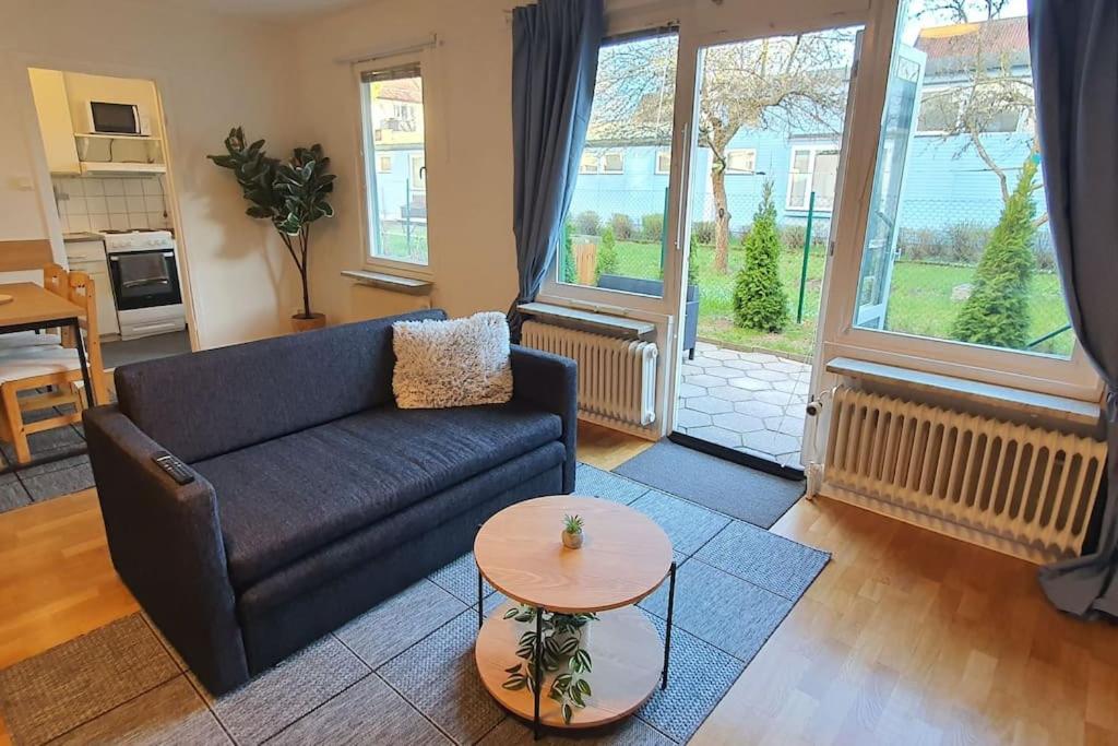 Apartment with garden near metro! view 3