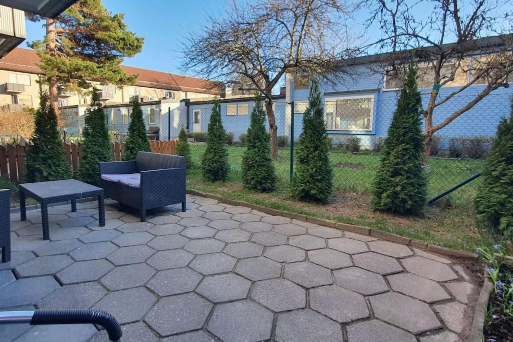 Apartment with garden near metro! view 5