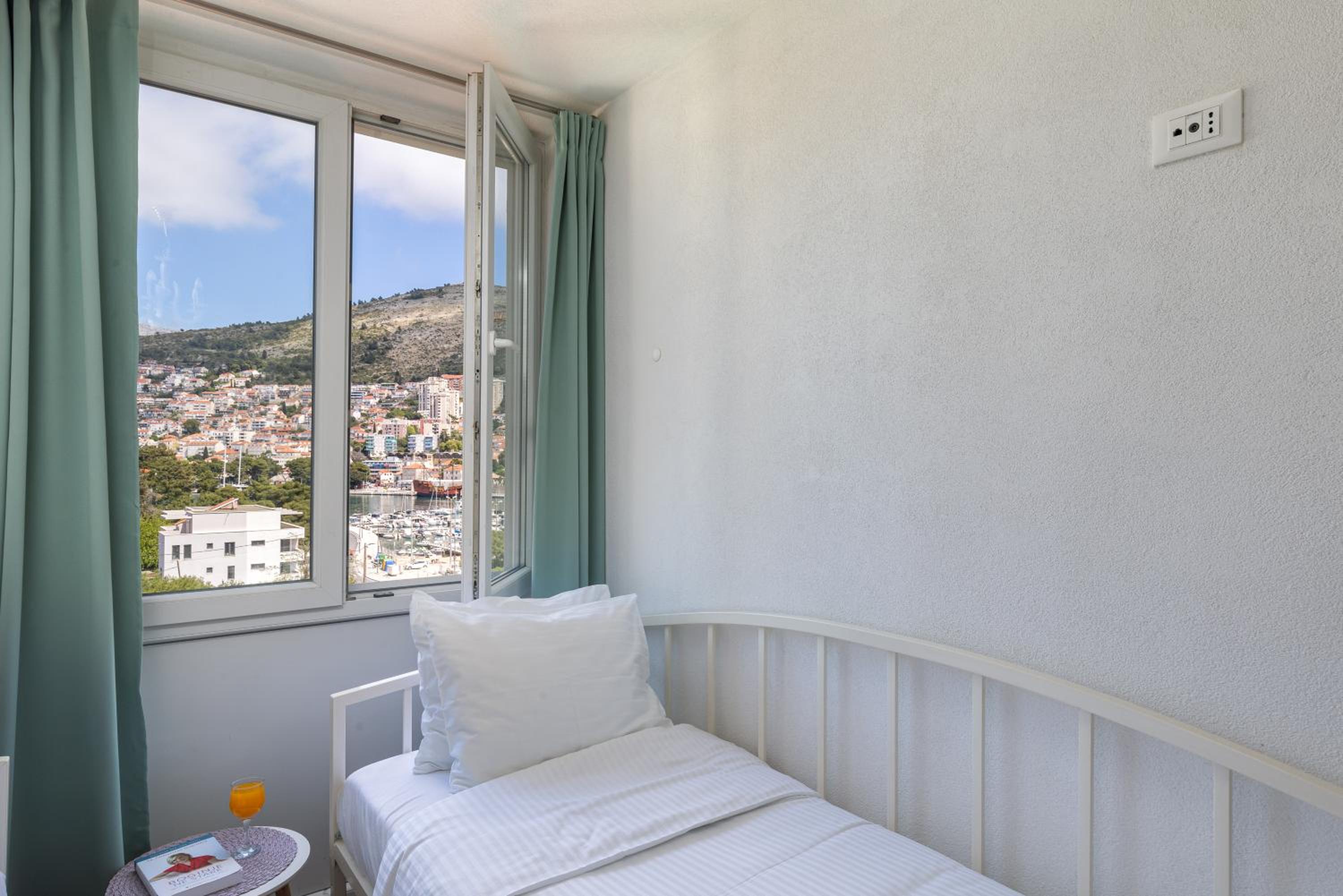 Marina Lapad - 2 bedroom apartment by the sea