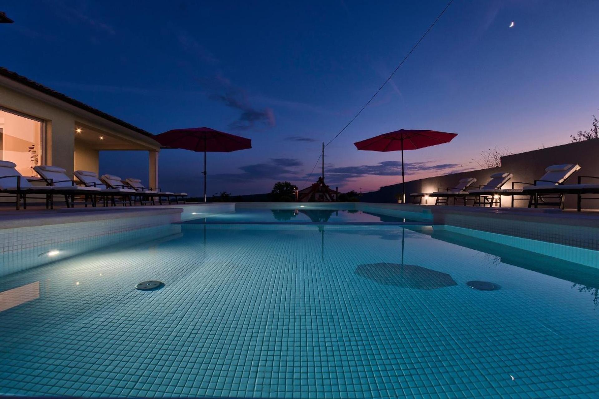 Ferienhaus mit Privatpool für 12 Personen ca 350 qm in Barban, Istrien Bucht von Raša