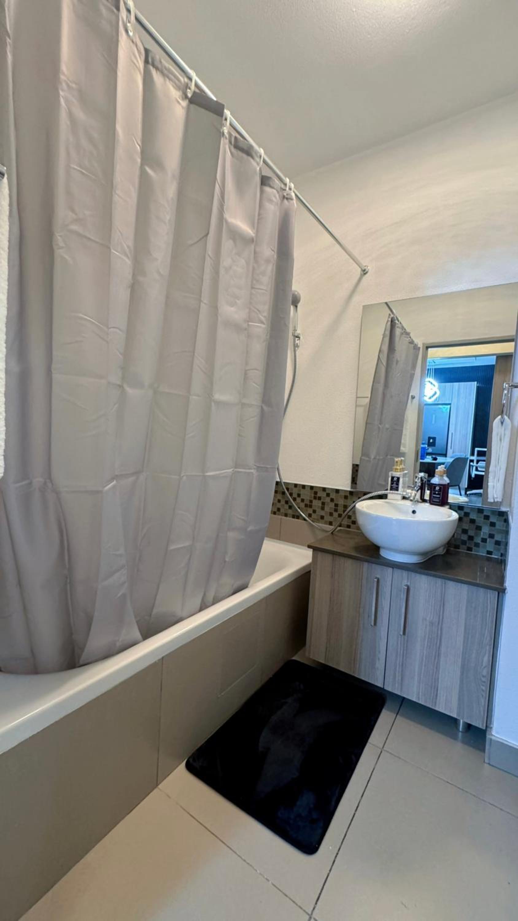 Johannesburg Vacations - DDLuxury Rivonia Apartments with inverter - Property Image 14