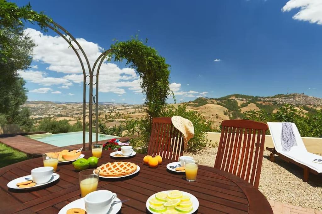 La Loggia Wanderlust Experience