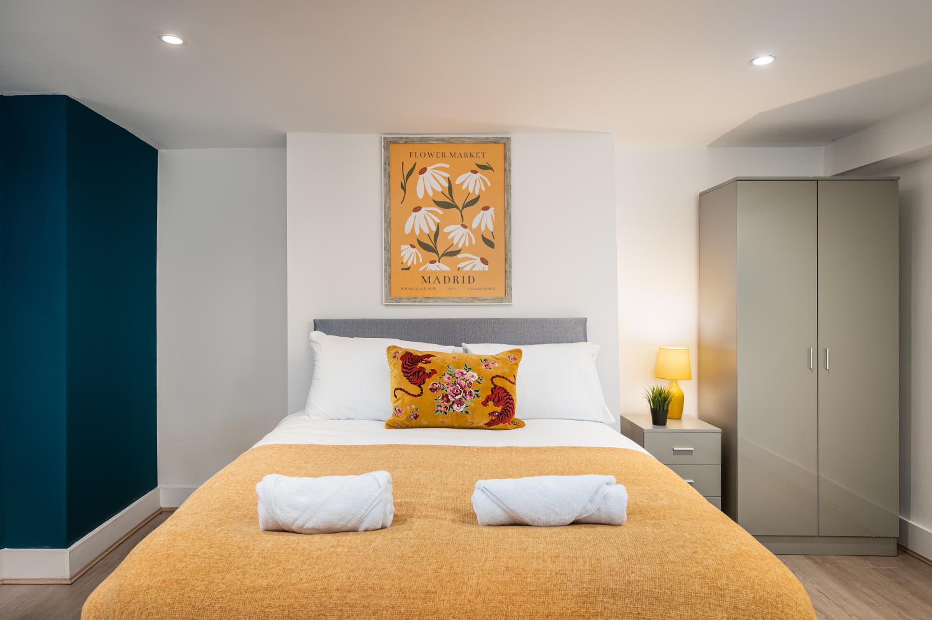 Anfield 7BR - 4 Baths - Crew Stays view 5