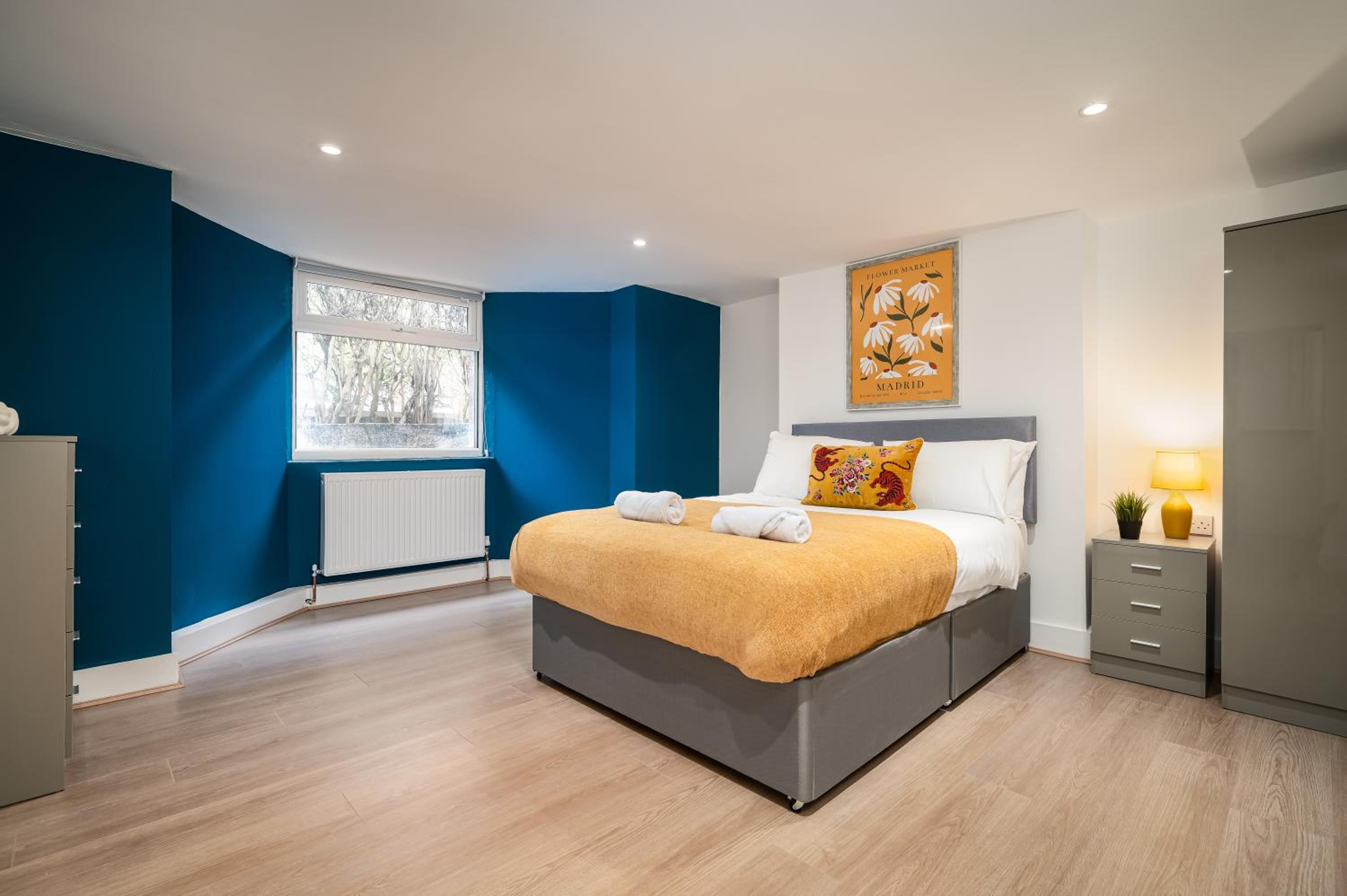 Anfield 7BR - 4 Baths - Crew Stays view 4