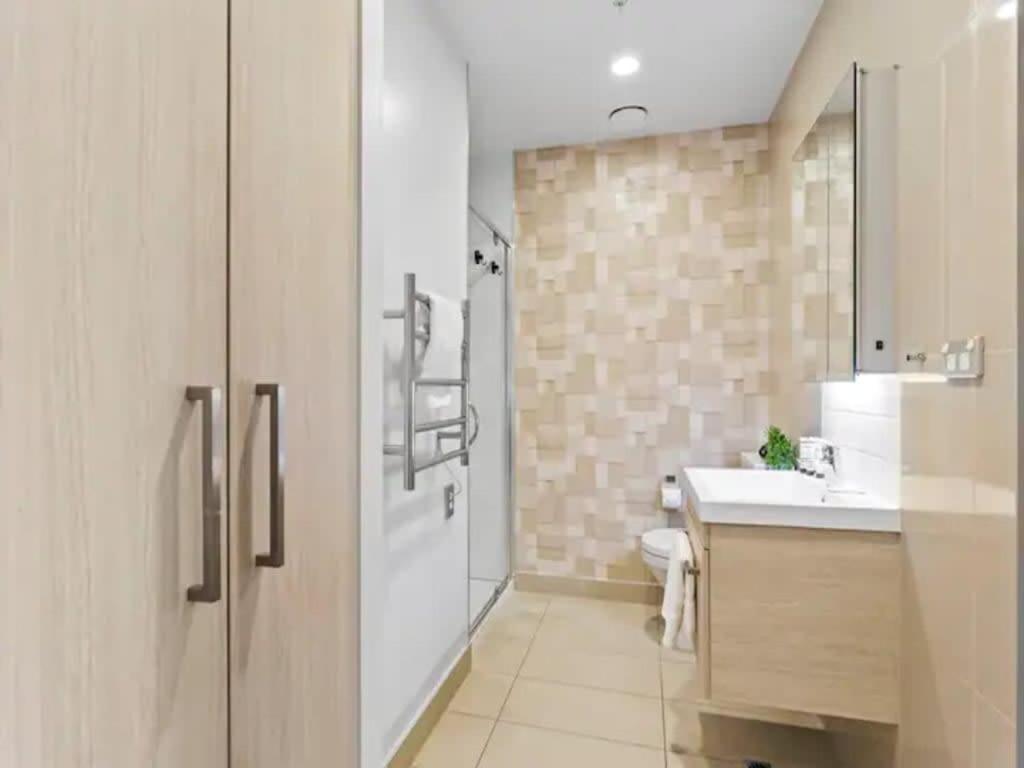Stunning 2BR with Views Near Sky Tower Zodiak Stays view 5