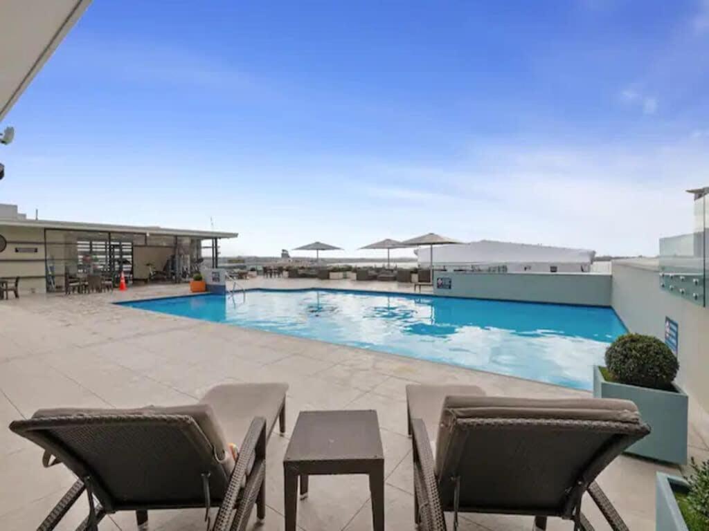 Stunning studio -Gym, Pool & Parking Zodiak Stays view 3