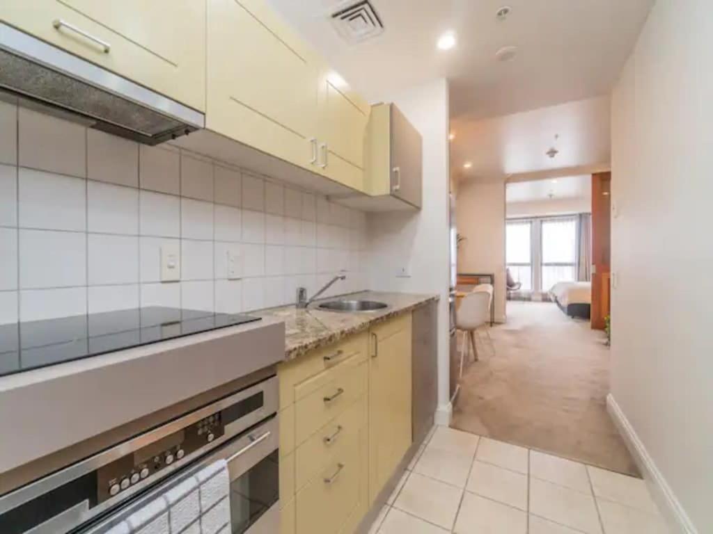 Spacious 1BR Apt Parking, Gym ,Pool by Zodiak Stays view 2