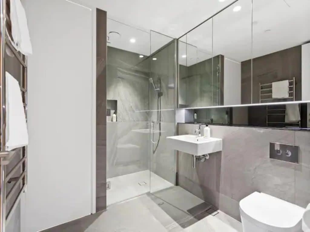 Sleek Modern Studio with Balcony by Zodiak Stays view 4