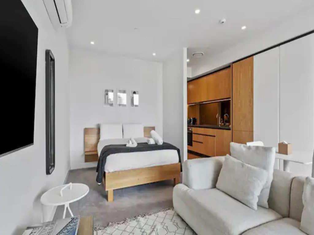 Modern Studio in Wynyard Quarter by Zodiak Stays view 2