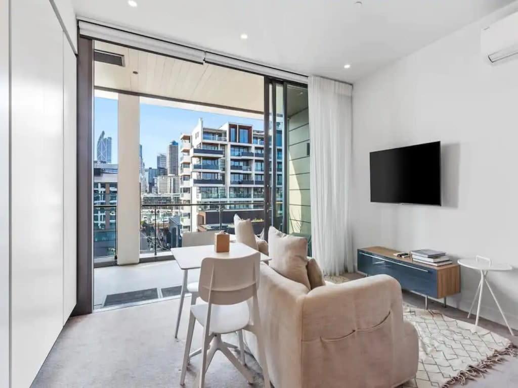 Modern Studio in Wynyard Quarter by Zodiak Stays view 3
