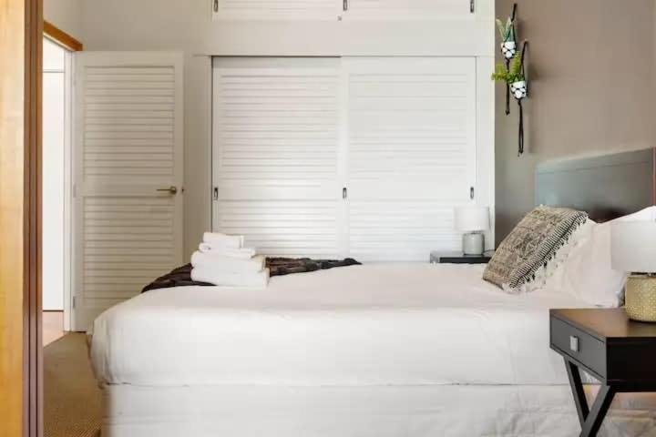 Relaxing Sea Wharf View Apartment by Zodiak Stays view 2