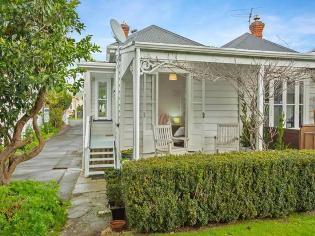Cheerful 1 Bedroom Home with Free Parking — Auckland