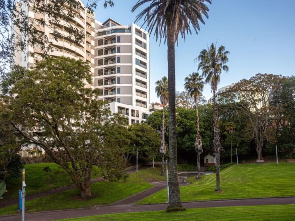 Condo in Queen St CBD w Pool and Gym Zodiak Stays view 5