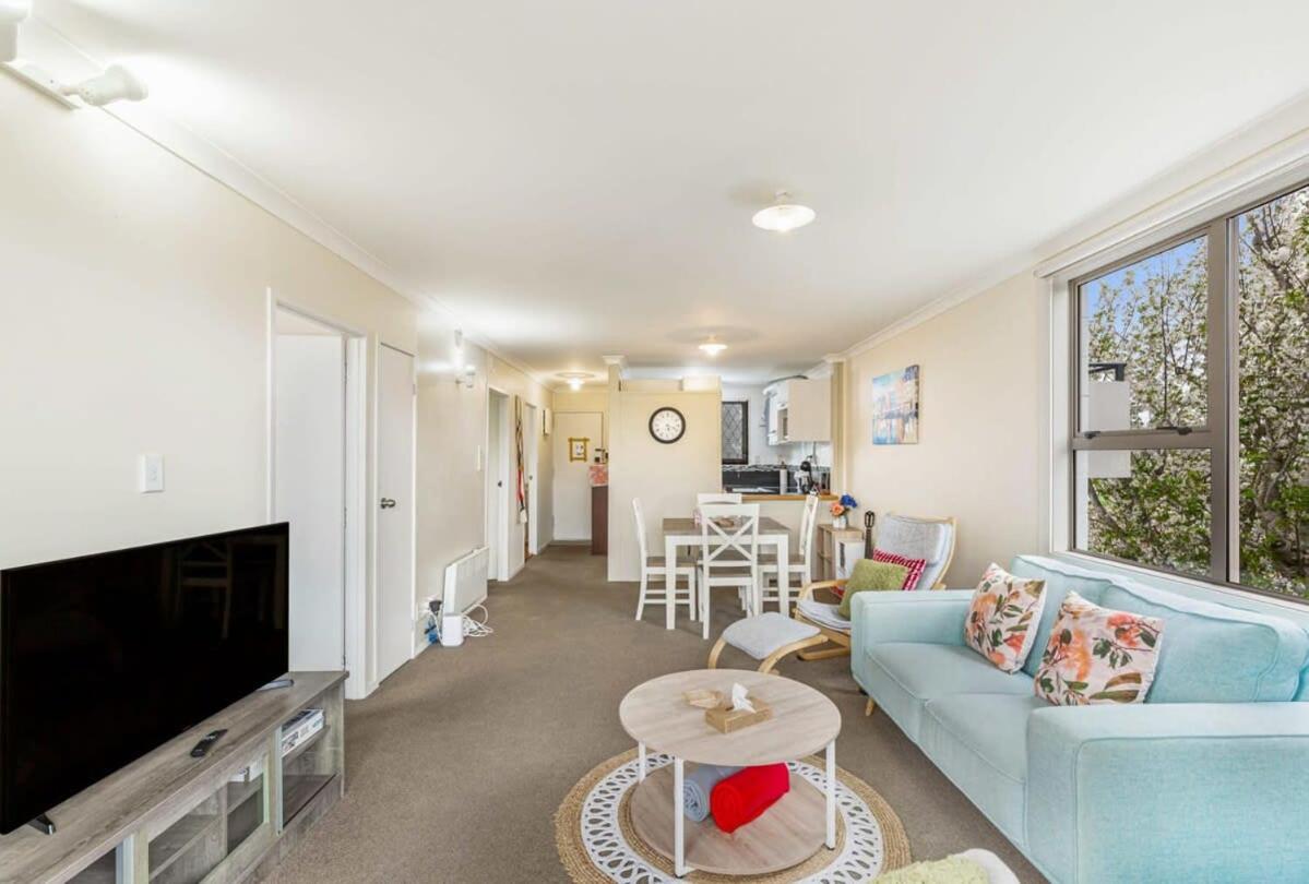 Lovely 2-Bedroom Rental with Parking Zodiak Stays view 5