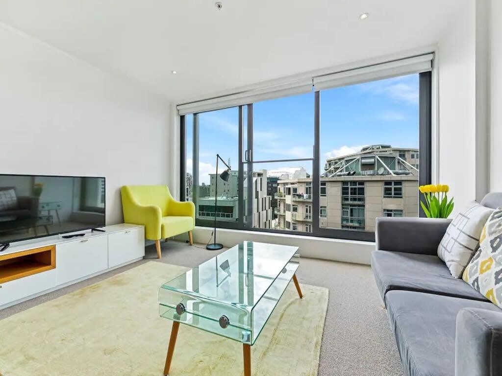 Heart of the City Stylish 1BR Flat Zodiak Stays — Auckland