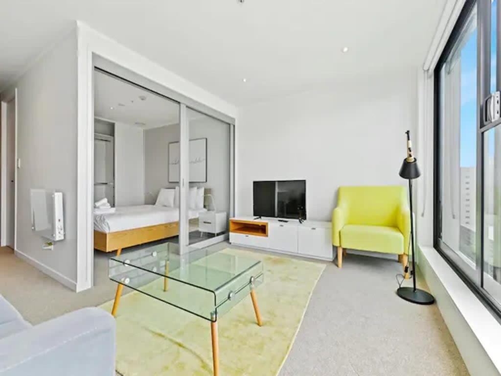 Heart of the City Stylish 1BR Flat Zodiak Stays