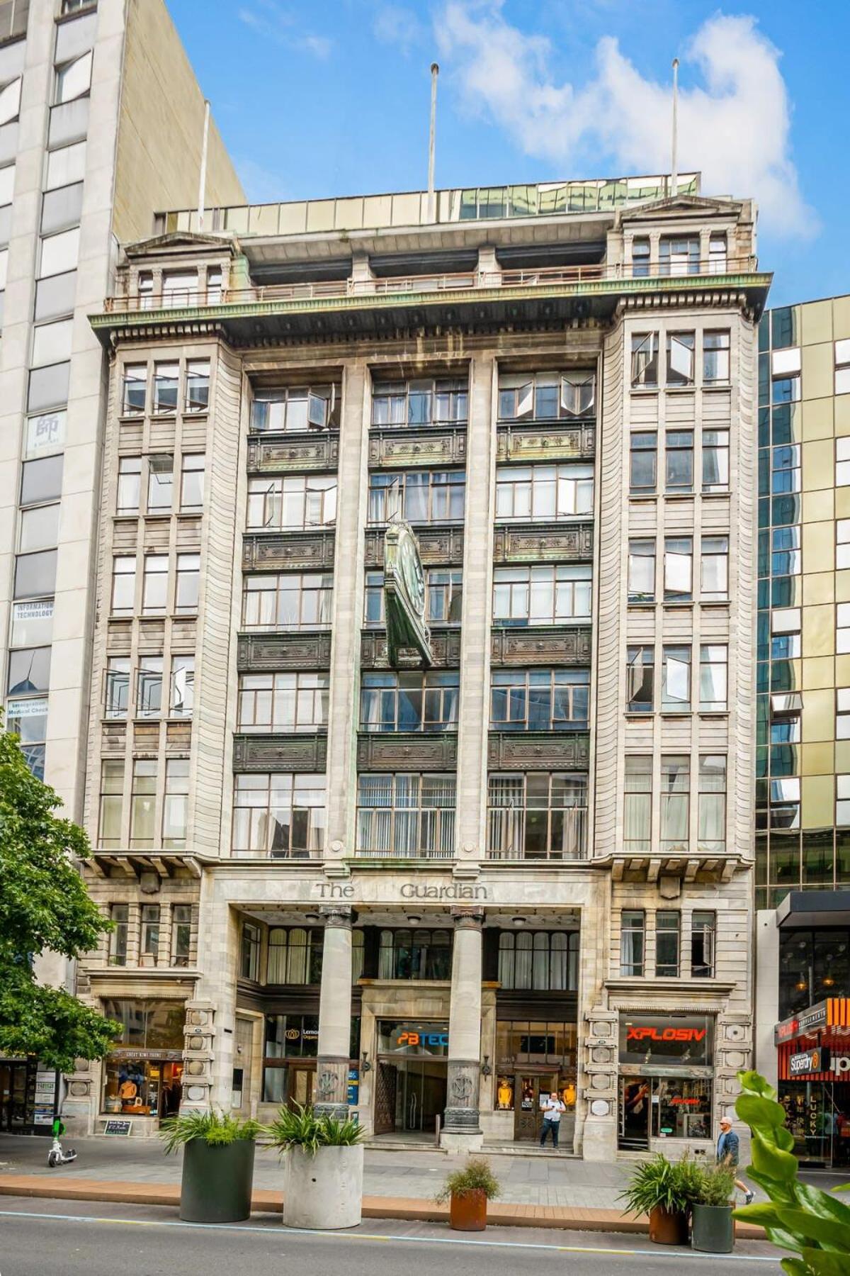 Open-plan living in the heart of CBD Zodiak Stays view 5