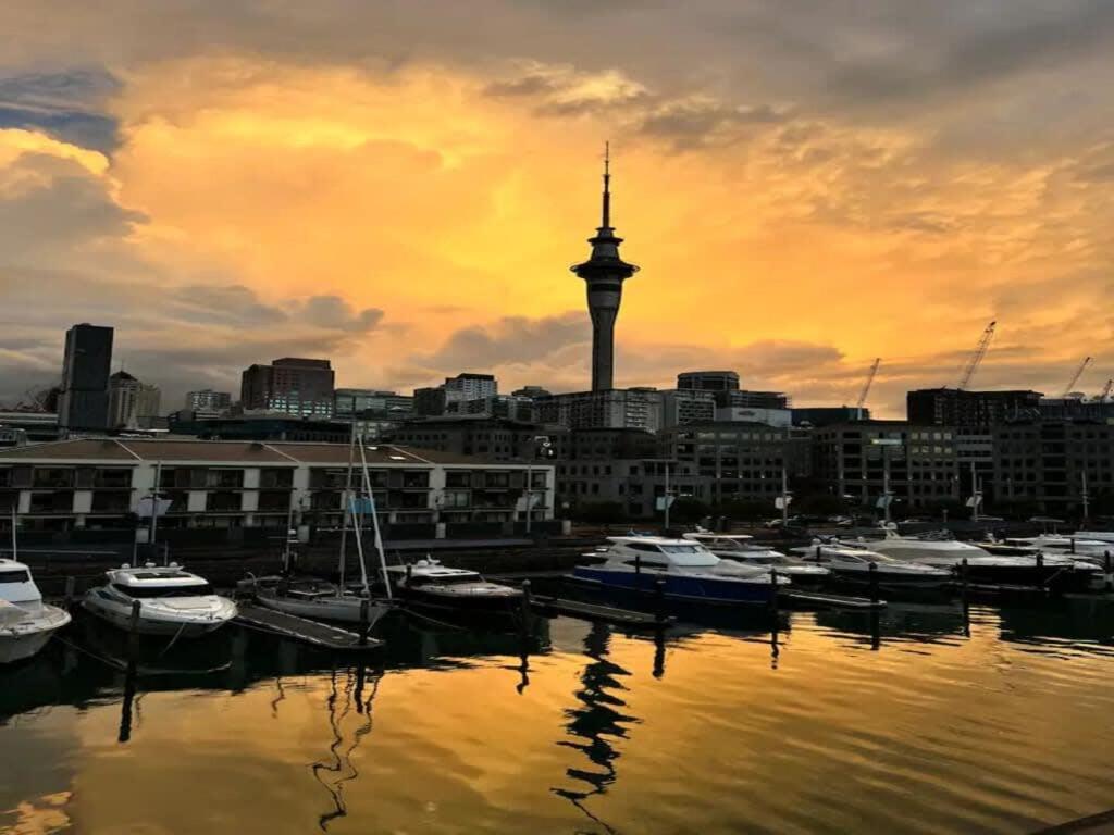 Stunning 2BR Viaduct Views w Parking Zodiak Stays view 2