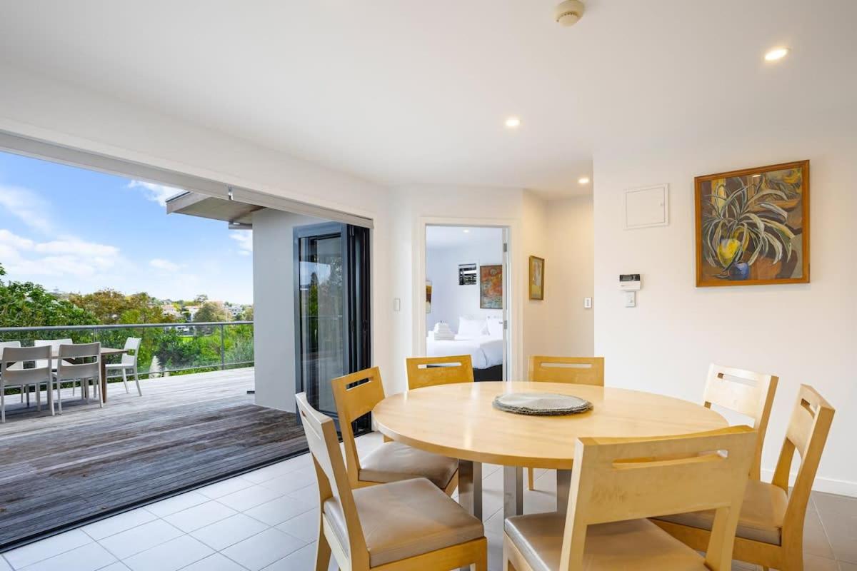 Stylish and serene living in Kohimarama view 2