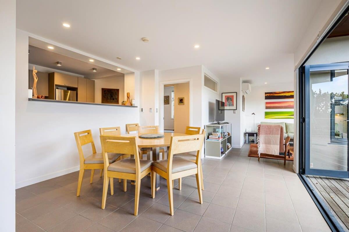 Stylish and serene living in Kohimarama view 3