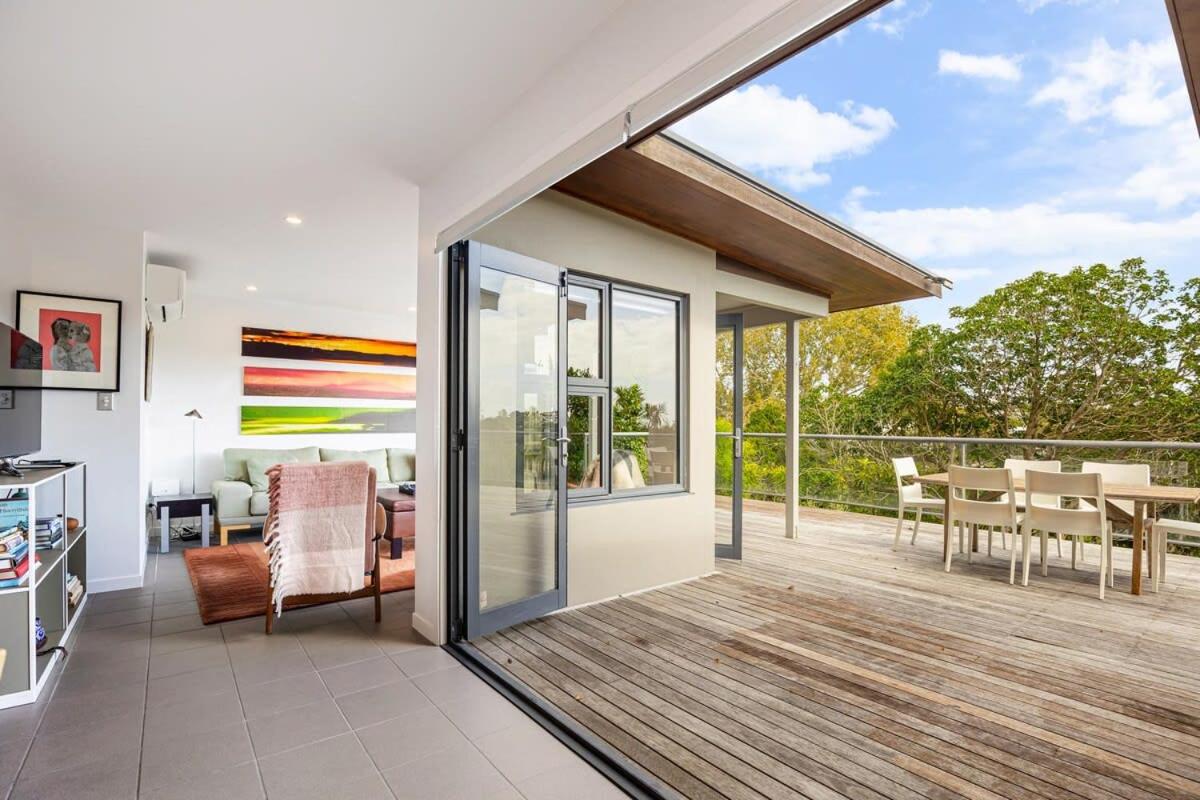 Stylish and serene living in Kohimarama view 5