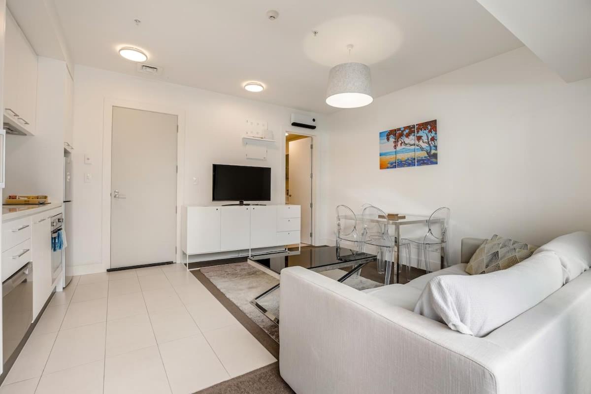 Bright & modern 1BR in Auckland CBD by Zodiak Stays view 3