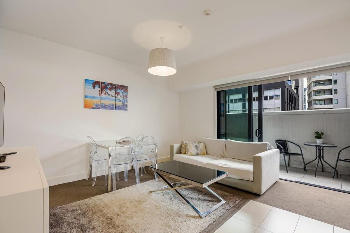 Bright & modern 1BR in Auckland CBD by Zodiak Stays view 4