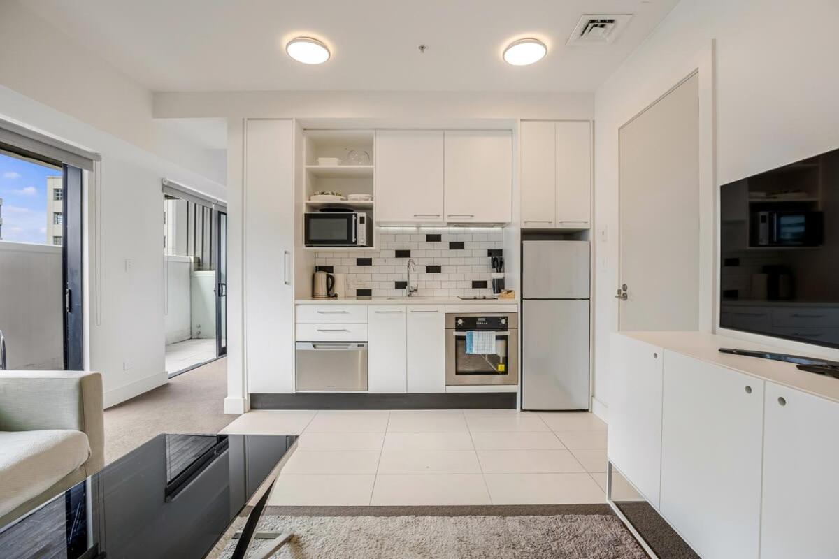Bright & modern 1BR in Auckland CBD by Zodiak Stays view 5