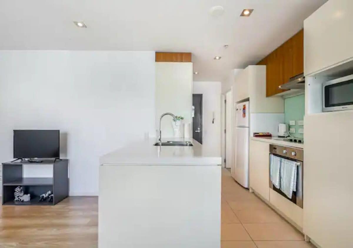 Central two-bedroom apartment close to Spark Arena view 2