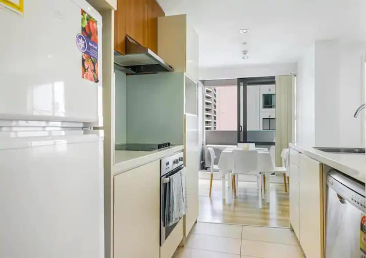 Central two-bedroom apartment close to Spark Arena view 3