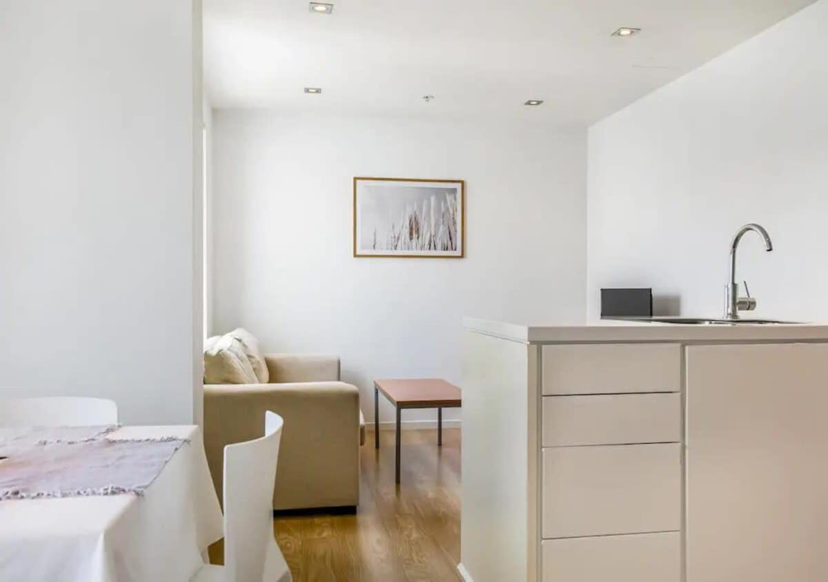 Central two-bedroom apartment close to Spark Arena view 4