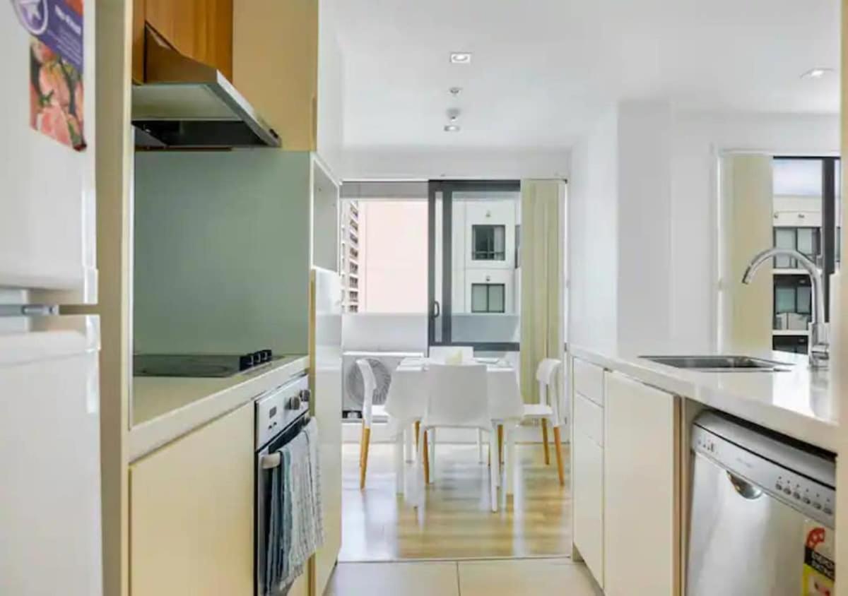Central two-bedroom apartment close to Spark Arena view 5