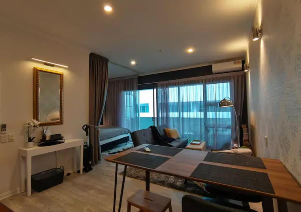 Close to Ferry! Viaduct Studio with a Balcony by Zodiak Stays photo 2