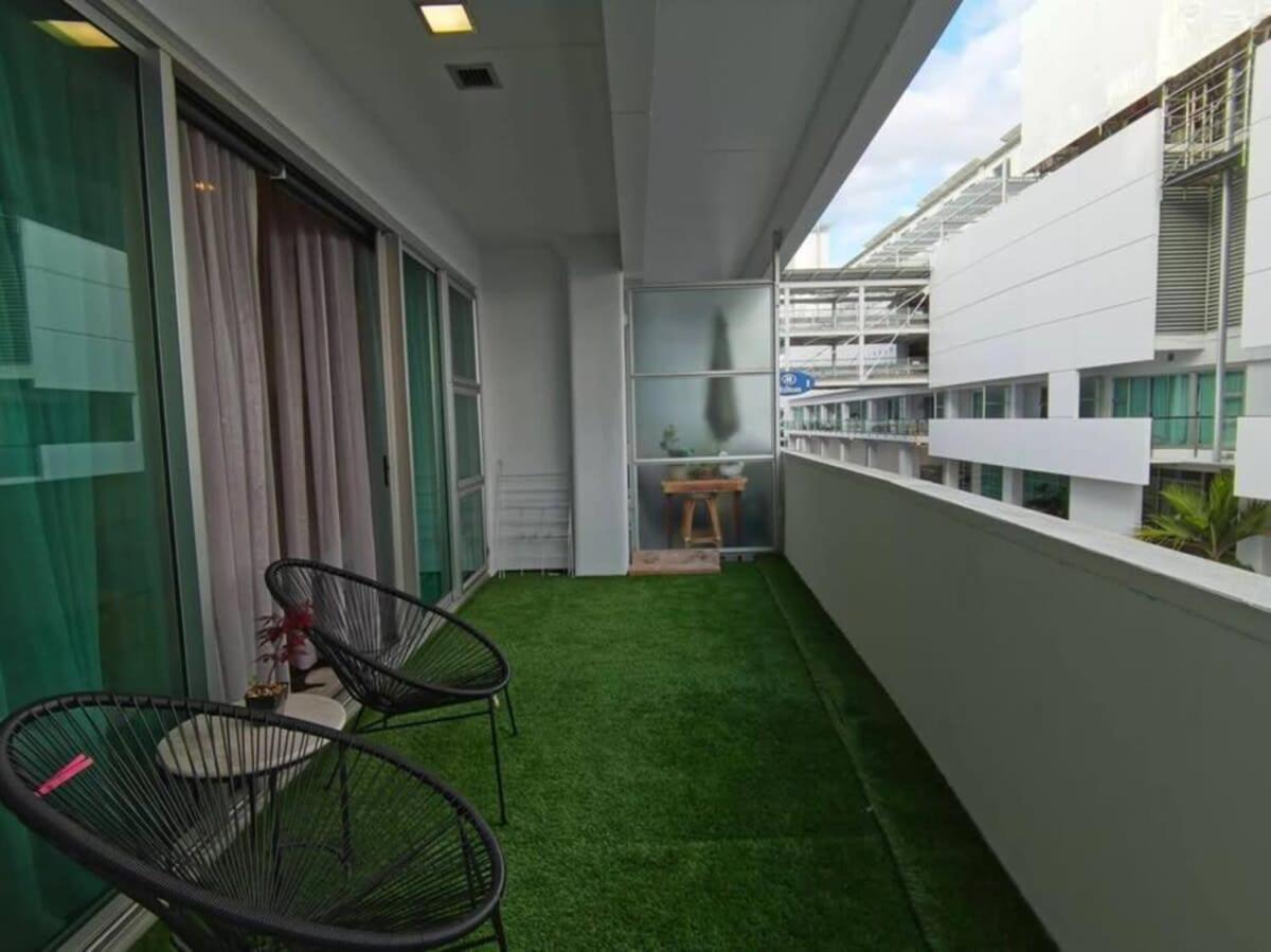 Close to Ferry! Viaduct Studio with a Balcony by Zodiak Stays
