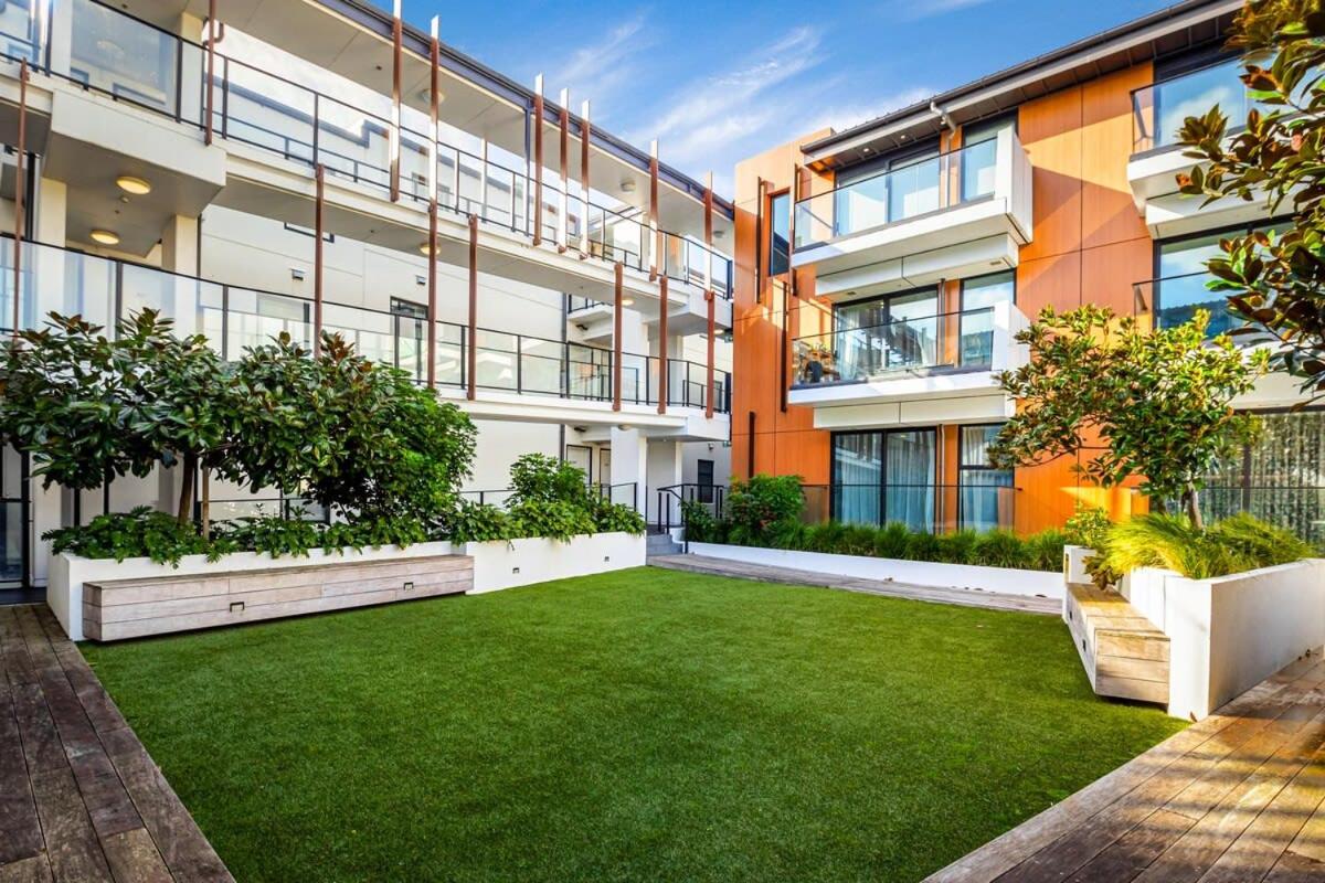 Spacious Mount Eden Apartment view 2