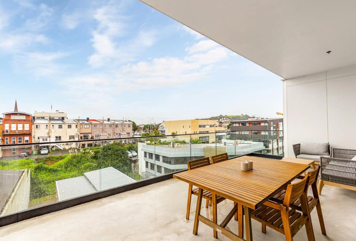 Modern living in prime location view 4