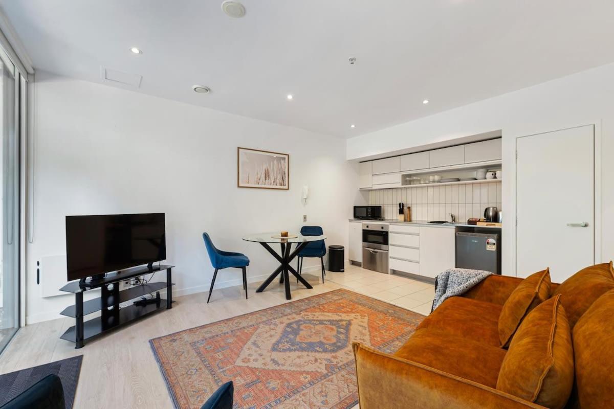 Charming 1BR in Wynyard Quarter I Zodiak Stays view 5