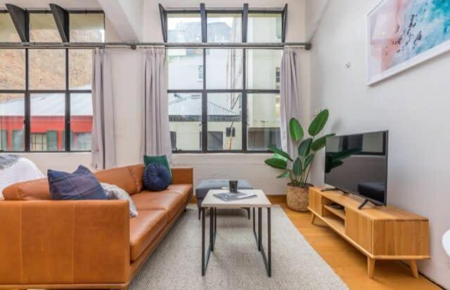 Central stylish studio in CBD by Zodiak Stays photo 5