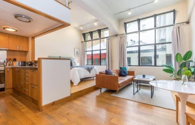 Central stylish studio in CBD by Zodiak Stays photo 4