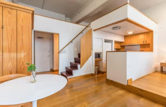 Central stylish studio in CBD by Zodiak Stays