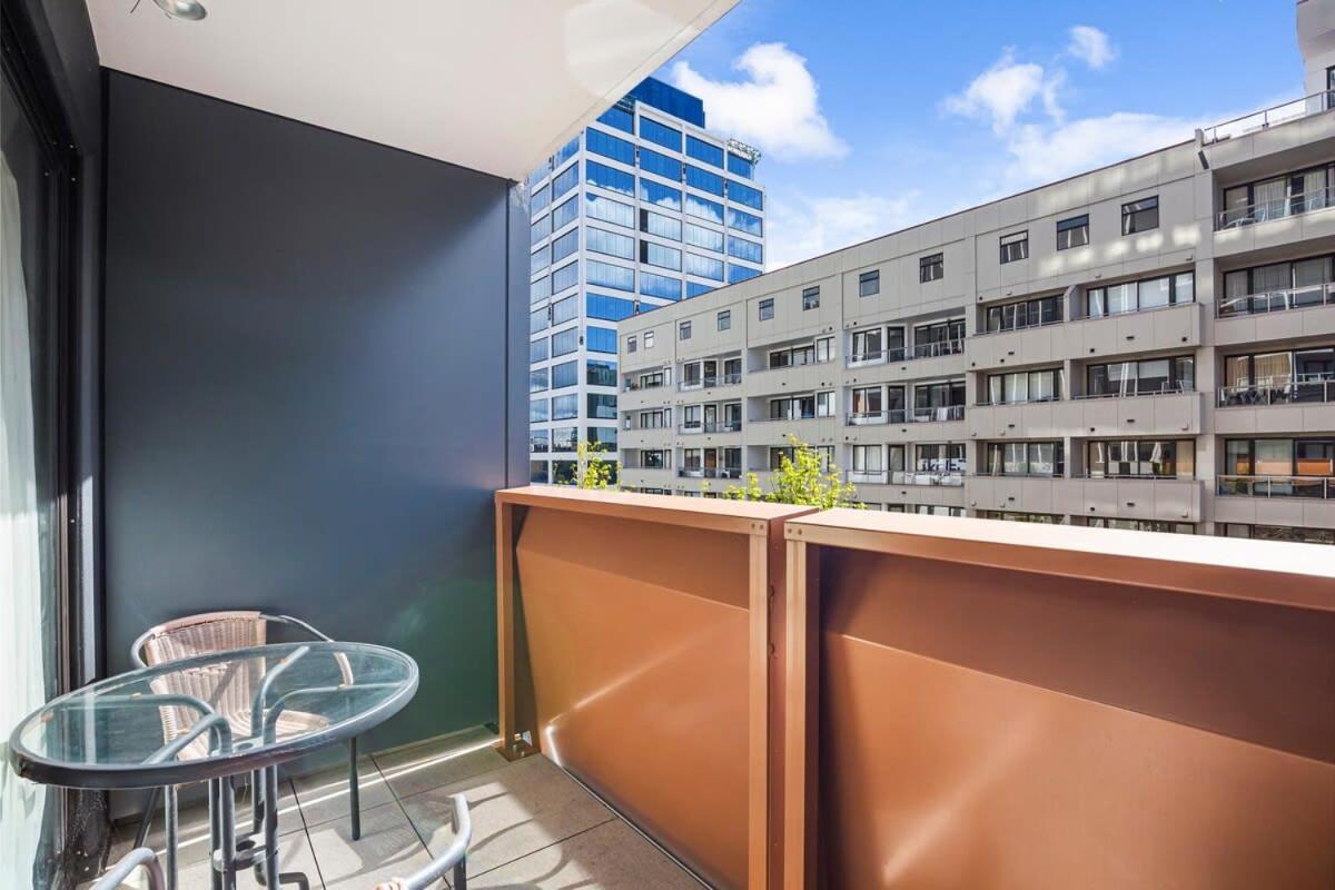Sleek central stay with balcony by Zodiak Stays view 4