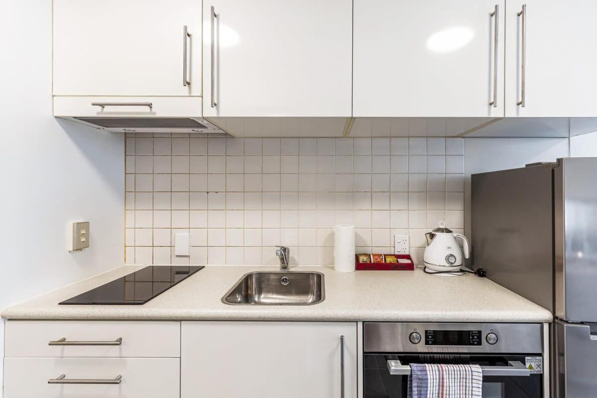 Cosy Central 1BR with Balcony view 5