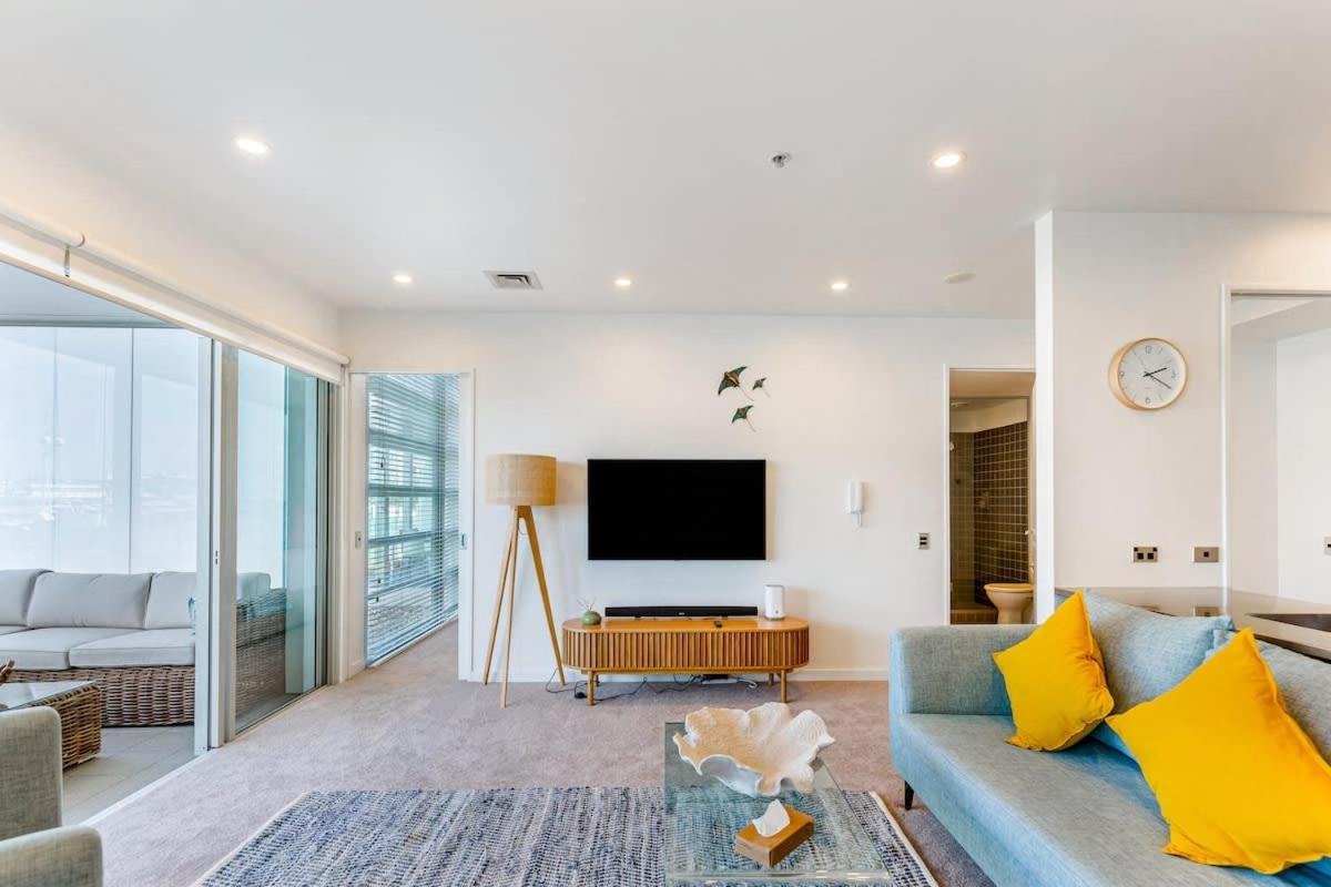 Beautiful harbour view apartment by Zodiak Stays view 3