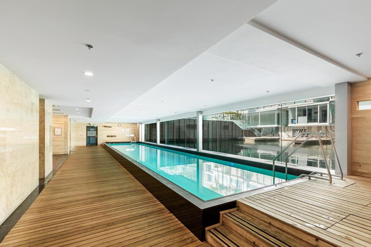 Beautiful harbour view apartment by Zodiak Stays view 5