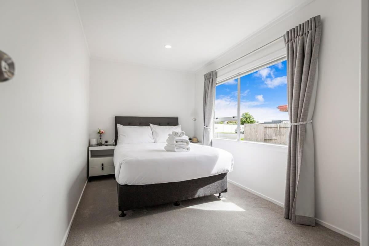 Spacious Renovated 3BR in Ellerslie I Zodiak Stays view 3