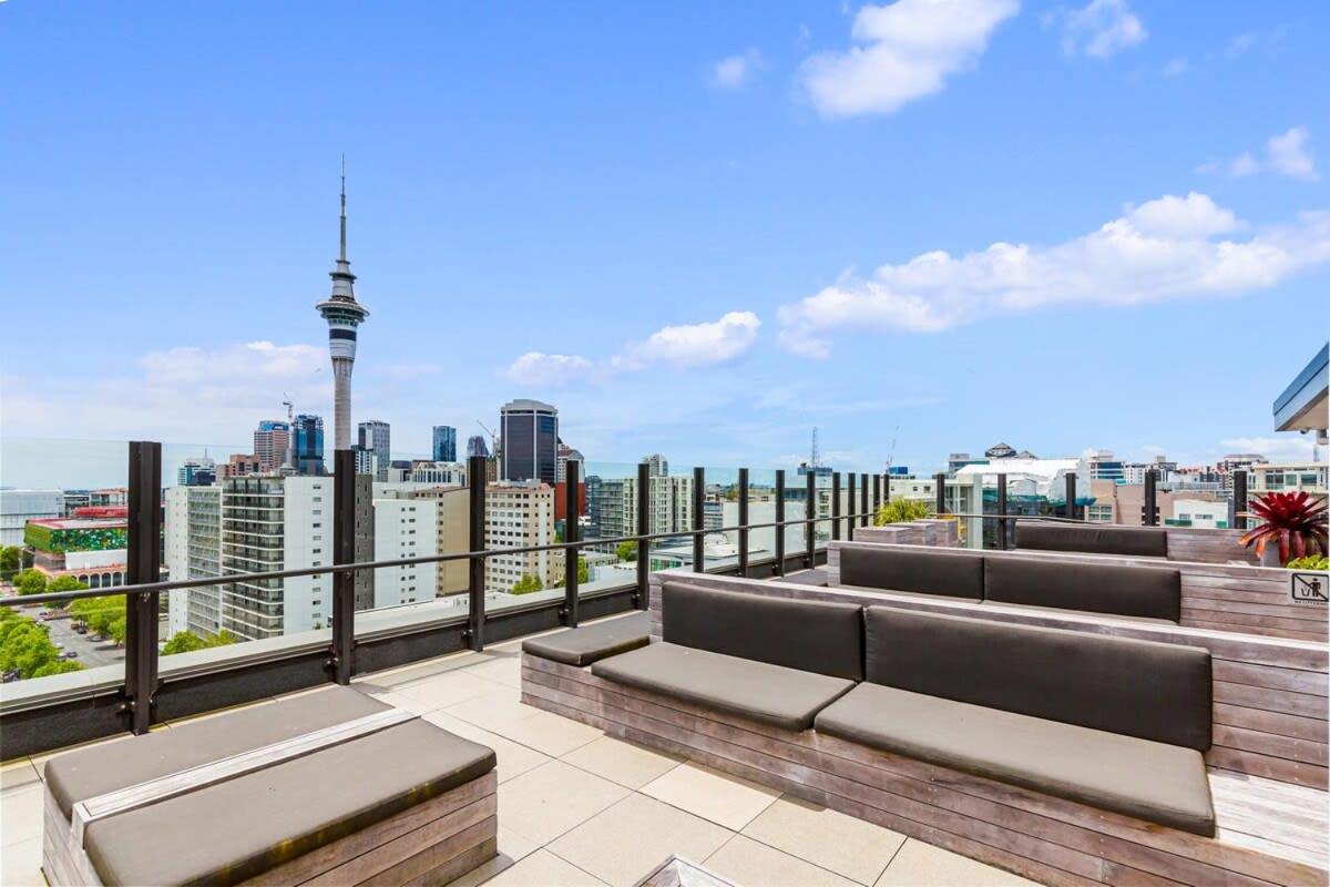 Auckland CBD 1BR Urban Getaway view 2