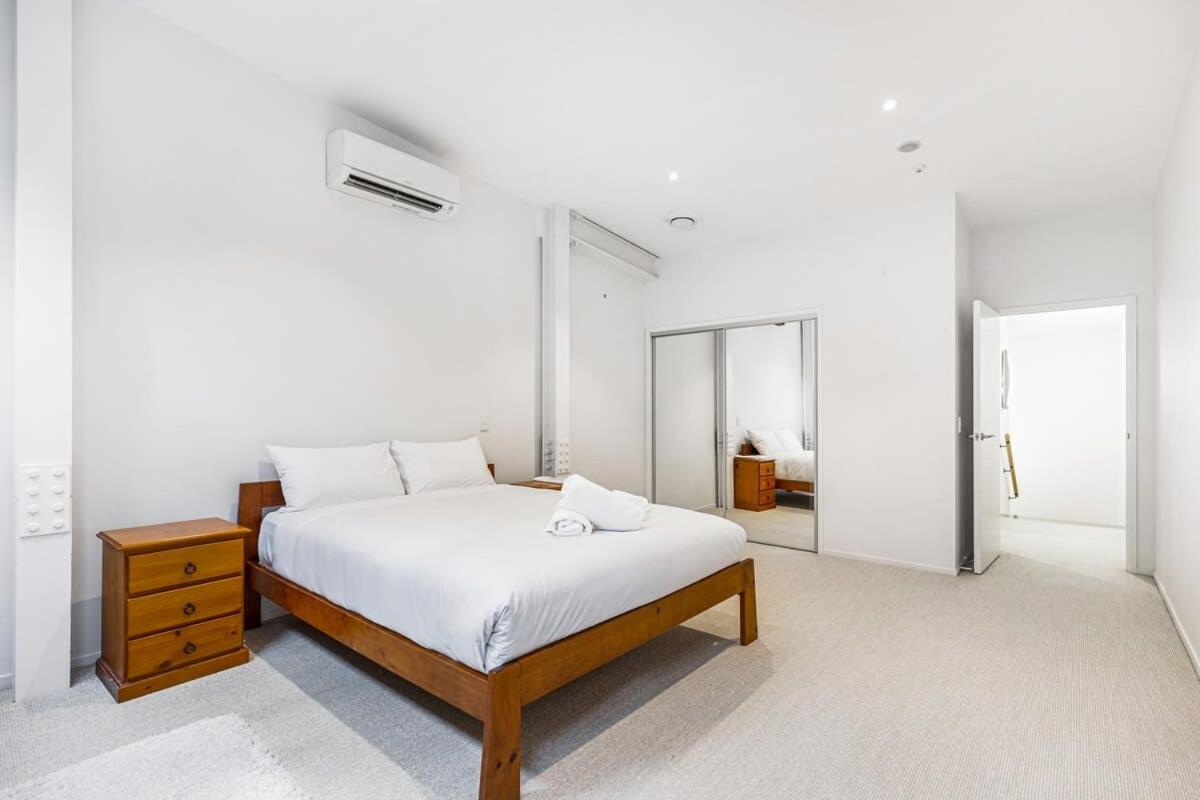 Contemporary 1BR Queen St Retreat by Zodiak Stays view 2