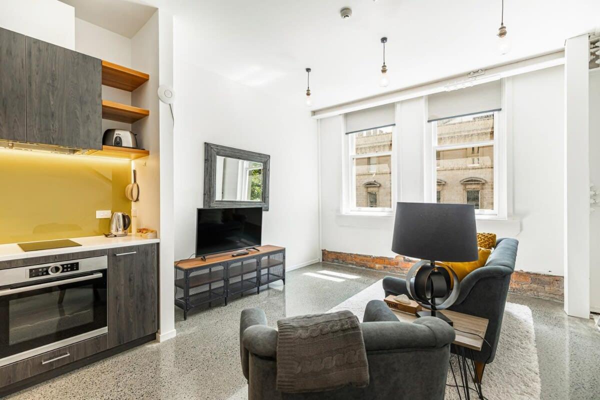 Contemporary 1BR Queen St Retreat by Zodiak Stays view 3