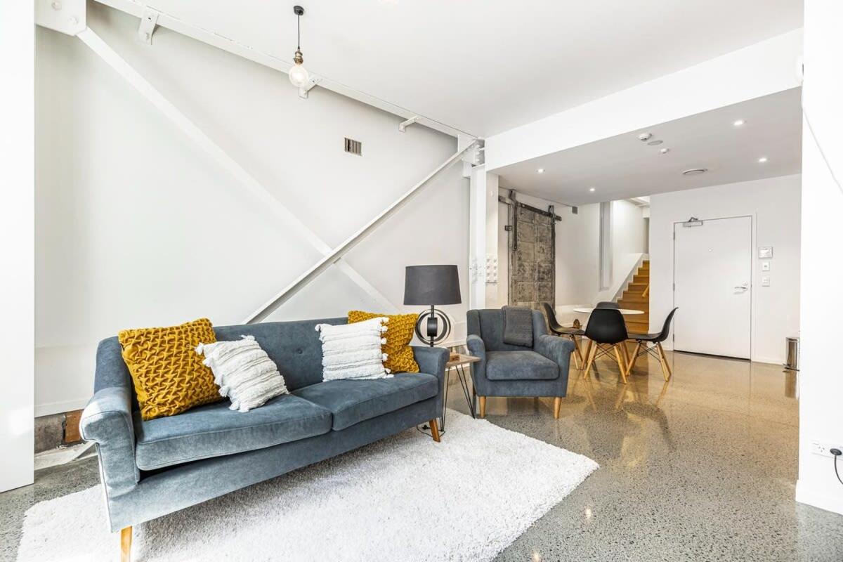 Contemporary 1BR Queen St Retreat by Zodiak Stays view 4